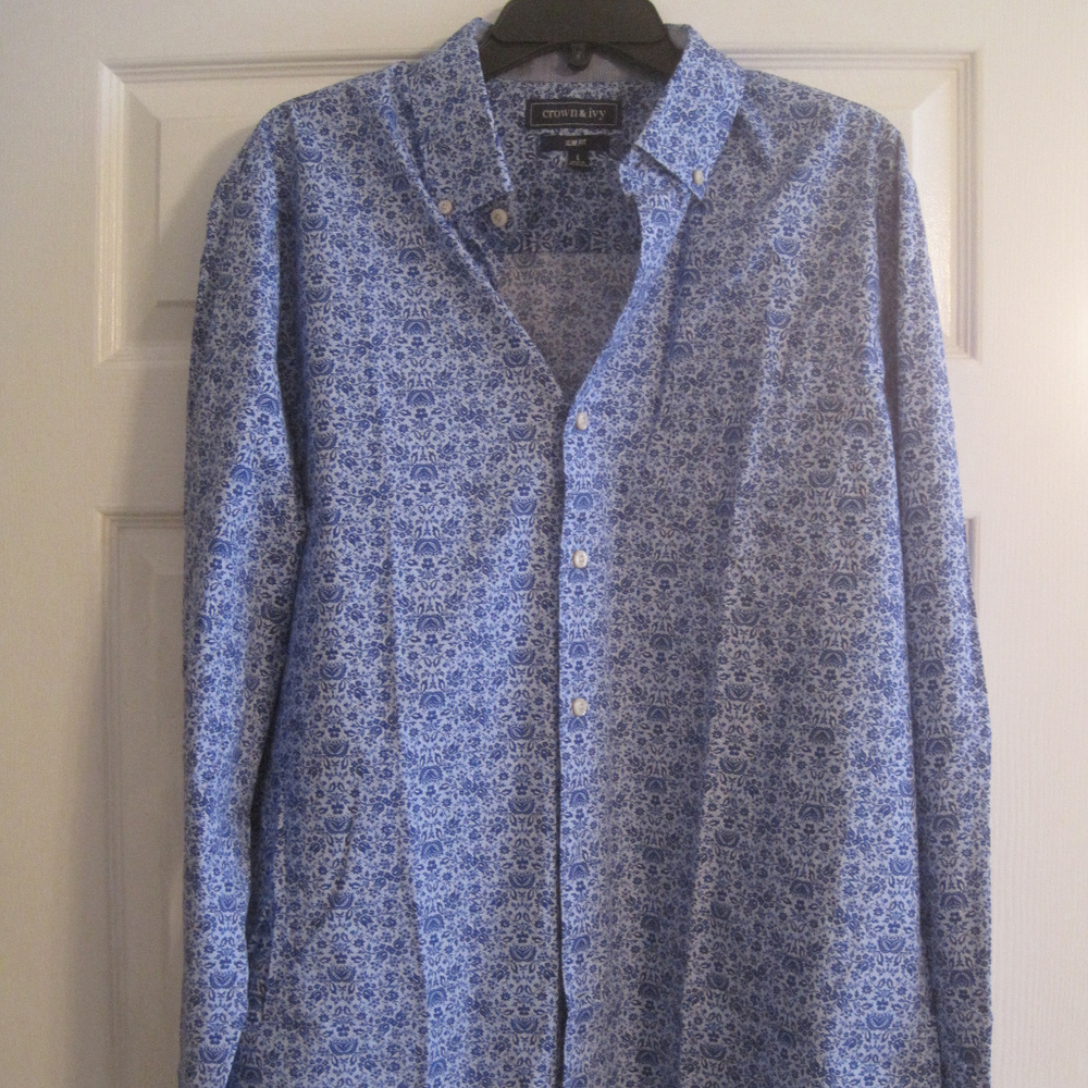 CROWN AND IVY BLUE FLORAL PRINT LONG SLEEVE BUTTON